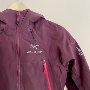 Arc’teryx Beta LT Gore-Tex Jacket Women’s - Size Medium